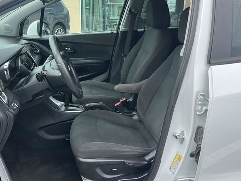 Used 2021 Chevrolet Trax LS w/ Tint and Cruise Package FWD image 13