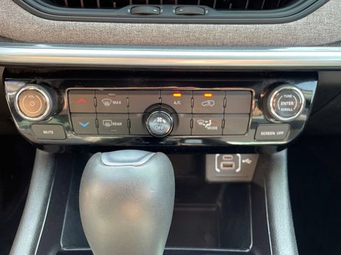 Used 2024 Jeep Compass Latitude AWD/4WD image 20