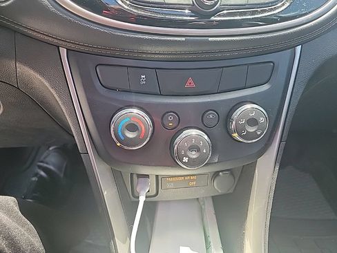 Certified 2020 Chevrolet Trax LT w/ Sun & Sound Package AWD/4WD image 31