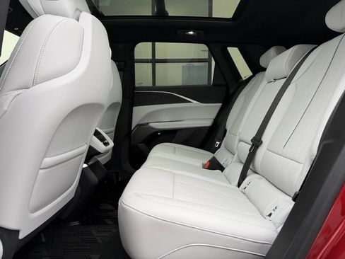 Used 2025 Cadillac Lyriq Luxury image 23