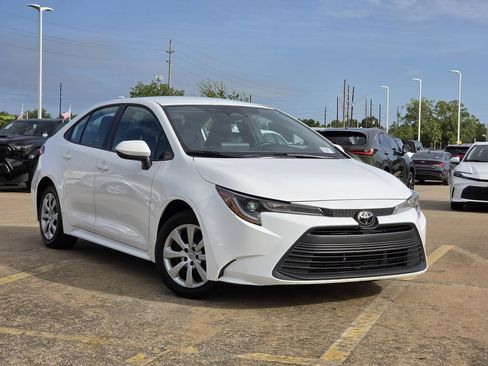 Used 2025 Toyota Corolla LE FWD image 2