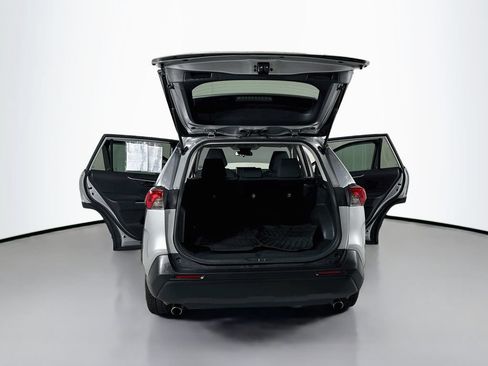 Used 2021 Toyota RAV4 LE AWD/4WD image 22