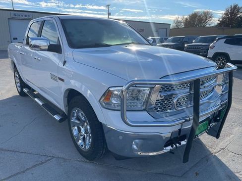 Used 2018 RAM 1500 Laramie w/ Convenience Group AWD/4WD image 3