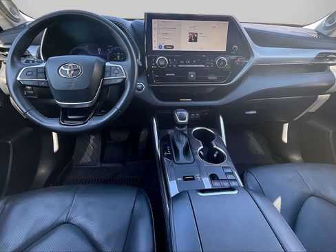 Used 2023 Toyota Highlander Platinum FWD image 15