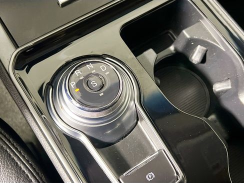 Used 2020 Ford Edge SE image 25