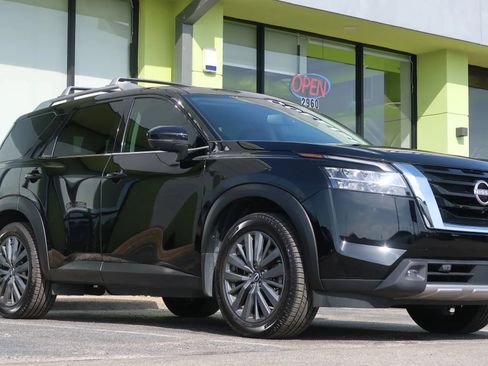 Used 2022 Nissan Pathfinder SL w/ SL Premium Package FWD image 6