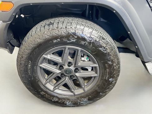 Used 2024 Jeep Wrangler Unlimited Sport AWD/4WD image 13