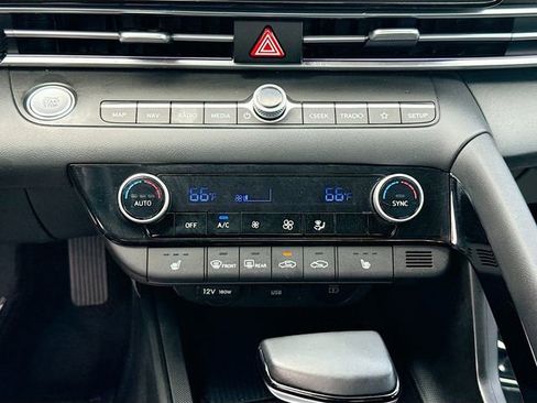 Certified 2024 Hyundai Elantra SEL w/ Convenience Package FWD image 15
