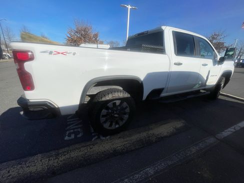 Used 2022 Chevrolet Silverado 2500 Custom w/ Custom Value Package image 9