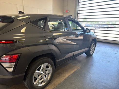Used 2024 Hyundai Kona SE AWD/4WD image 6