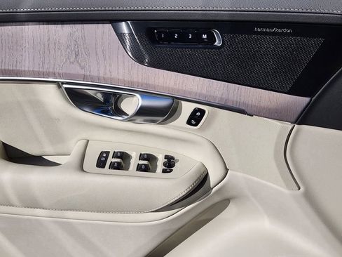 New 2026 Volvo XC90 T8 Ultra w/ Protection Package Premier image 11