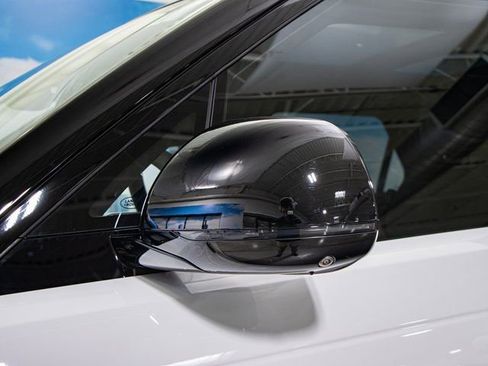 Used 2025 Land Rover Range Rover Sport SE image 10