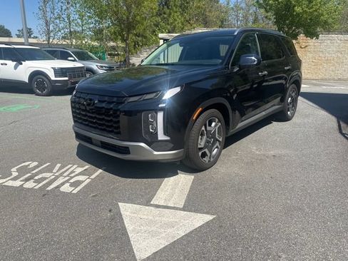 Used 2023 Hyundai Palisade SEL w/ Premium Package AWD/4WD image 3