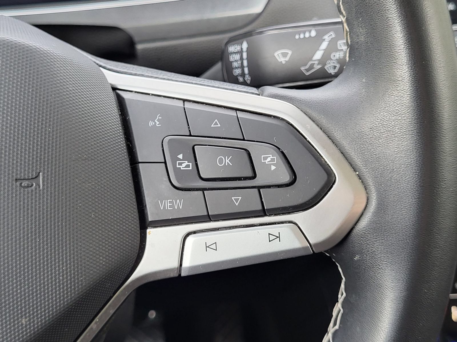 Used 2023 Volkswagen Tiguan SE w/ Panoramic Sunroof Package AWD/4WD image 19