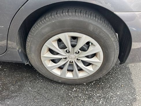 Used 2017 Toyota Camry LE FWD image 8