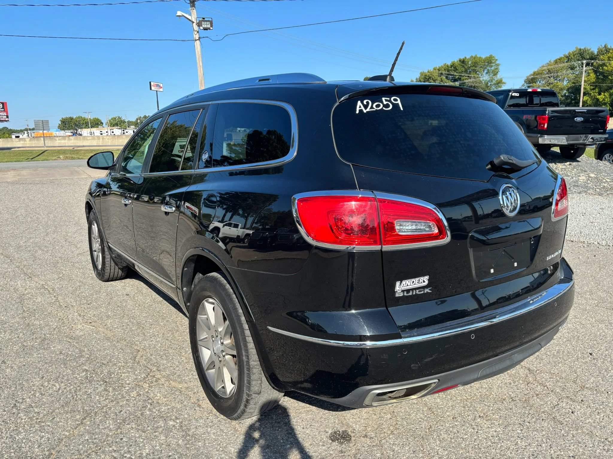 Used 2017 Buick Enclave Leather FWD image 3