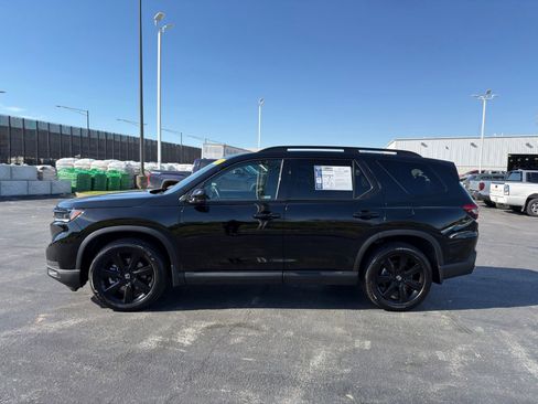 Used 2025 Honda Pilot Black Edition image 2