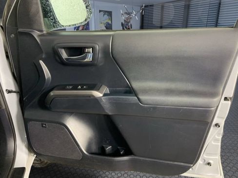 Used 2018 Toyota Tacoma TRD Off-Road w/ TRD Premium Off Road Package AWD/4WD image 13