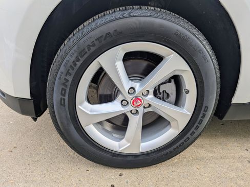 Used 2017 Jaguar F-PACE Premium image 16