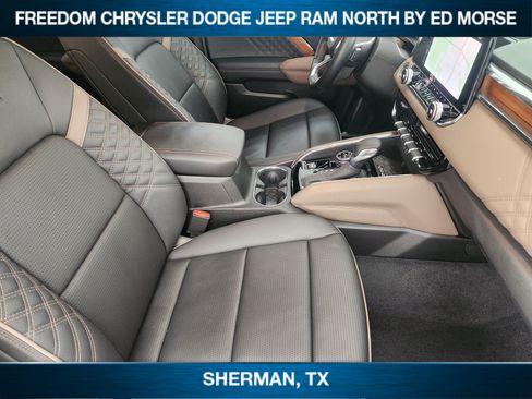 Used 2024 GMC Canyon Denali AWD/4WD image 9