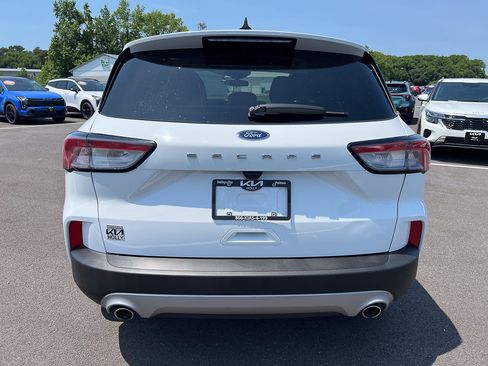 Used 2022 Ford Escape SE w/ Convenience Package FWD image 4