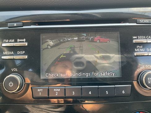 Used 2017 Nissan Rogue S AWD/4WD image 21