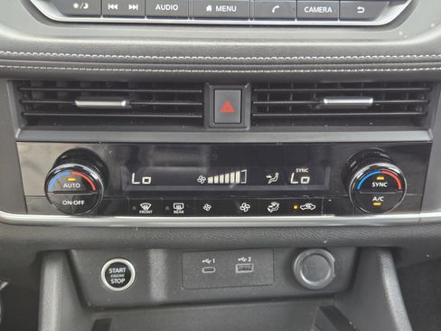 Used 2023 Nissan Rogue SV FWD image 15