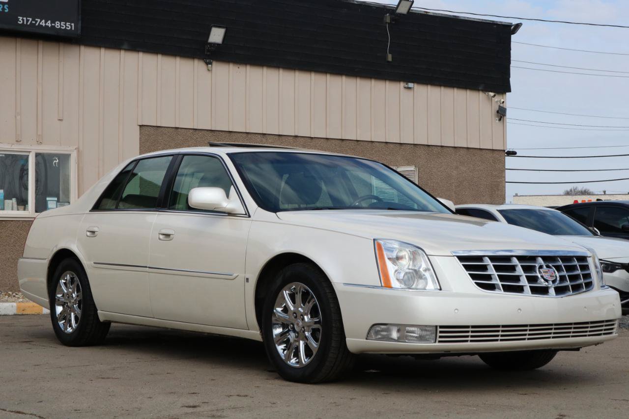 Used 2009 Cadillac DTS w/ Sun And Sound Package FWD image 5