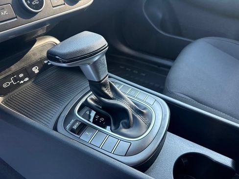 Used 2025 Hyundai Kona SE AWD/4WD image 25