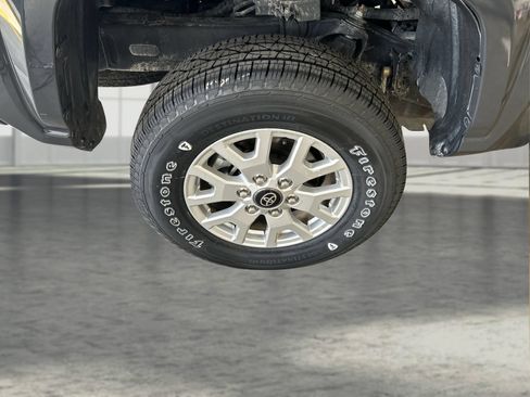Used 2024 Toyota Tacoma SR5 AWD/4WD image 20