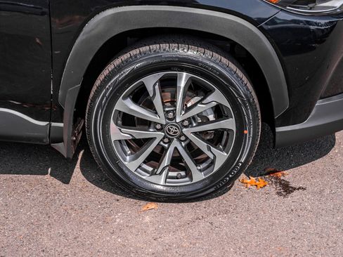 Used 2023 Toyota Corolla Cross XLE w/ Convenience Package image 7