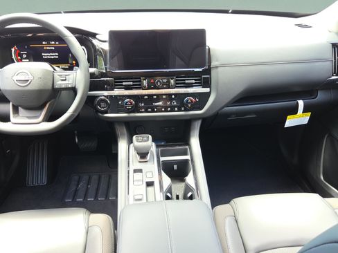 New 2026 Nissan Pathfinder SL FWD image 12