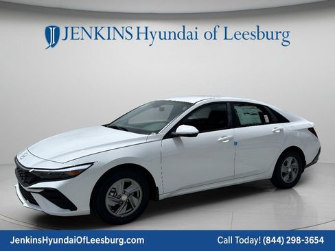 Certified 2026 Hyundai Elantra SE FWD image 11