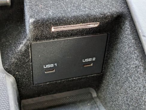 Used 2023 Porsche Cayenne Platinum Edition image 34