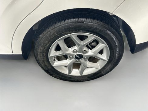 Used 2025 Kia Soul LX w/ LX Technology Package FWD image 11