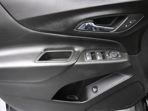 Used 2022 Chevrolet Equinox LT AWD/4WD image 13