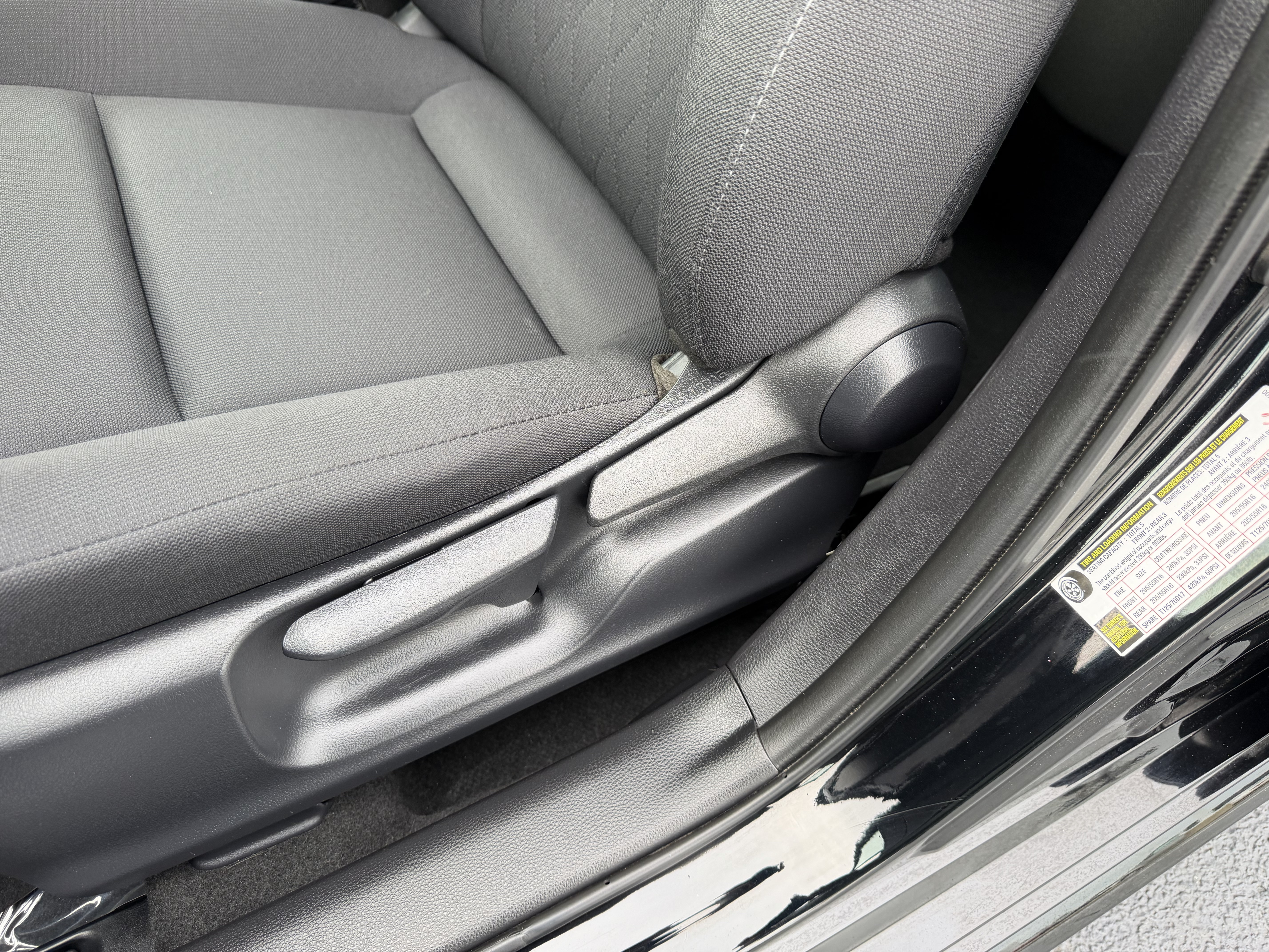Certified 2025 Toyota Corolla LE FWD image 23