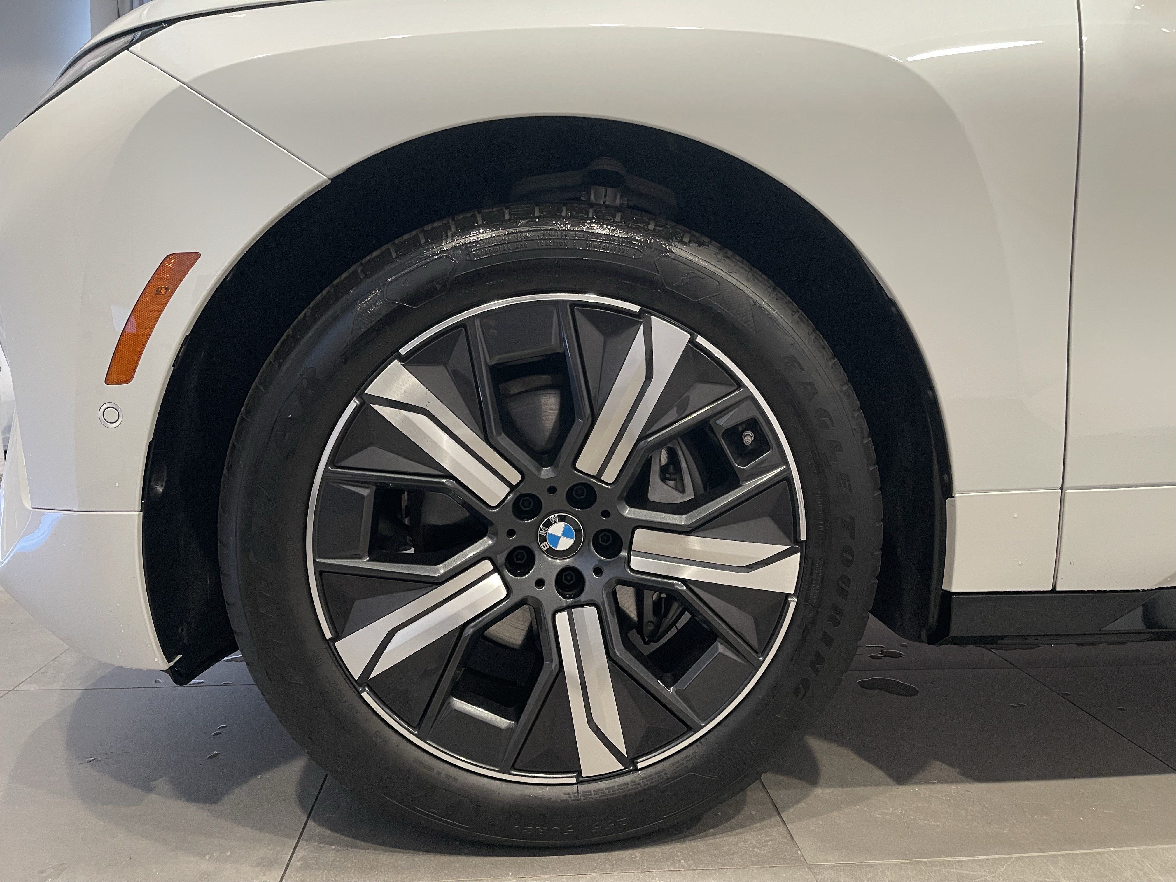 Used 2026 BMW iX xDrive45 w/ Premium Package AWD/4WD image 7