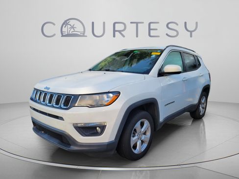 Used 2018 Jeep Compass Latitude w/ Cold Weather Group AWD/4WD image 1
