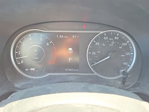 Used 2018 Nissan Kicks SR w/ Interior Electronics Package FWD image 12