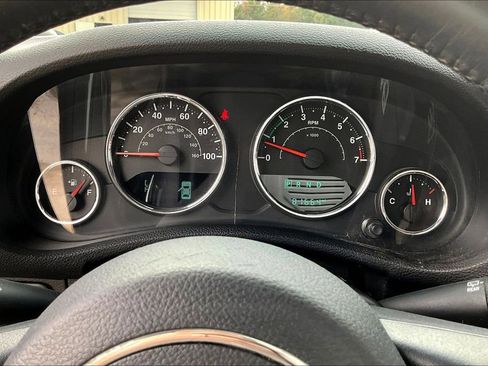 Used 2016 Jeep Wrangler Unlimited Rubicon w/ Connectivity Group image 13