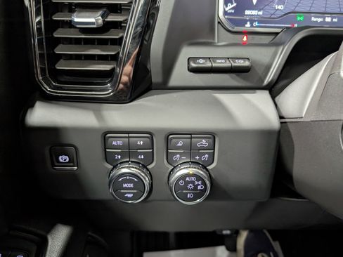 Used 2024 GMC Sierra 1500 AT4 w/ Technology Package AWD/4WD image 25