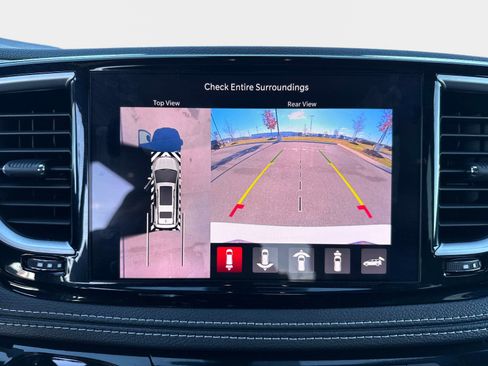 Used 2024 Chrysler Pacifica Limited w/ S Appearance Package image 24