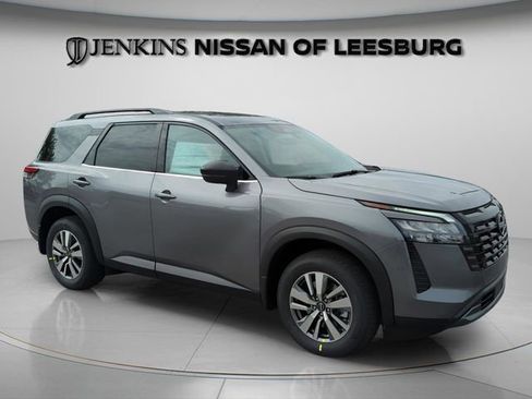 New 2026 Nissan Pathfinder SL FWD image 1