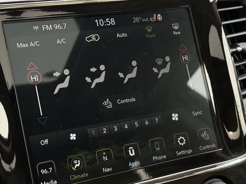 Used 2021 Jeep Grand Cherokee Limited image 27