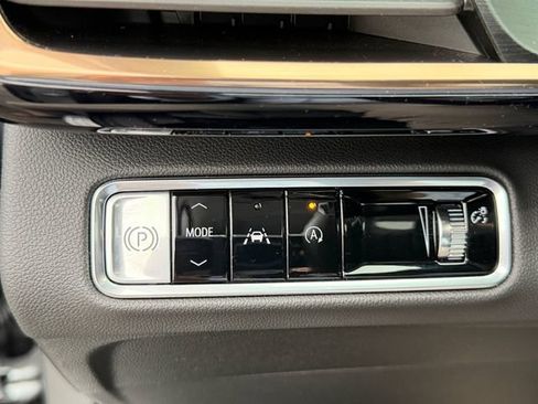 Used 2025 Buick Envision Avenir AWD/4WD image 30