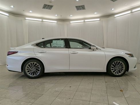 New 2025 Lexus ES 350 Ultra Luxury image 14