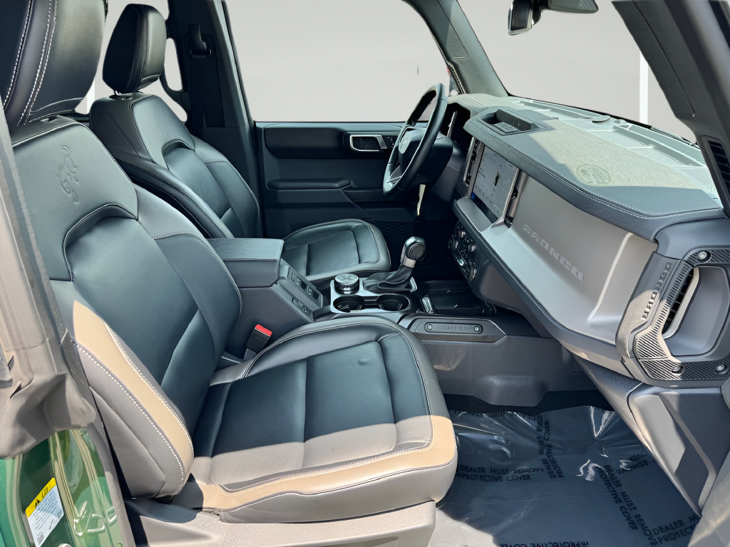 Used 2025 Ford Bronco Outer Banks AWD/4WD image 13
