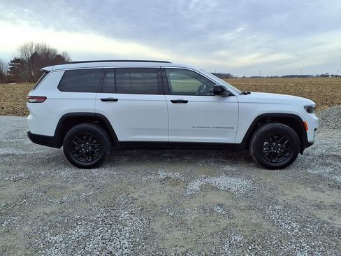 Used 2025 Jeep Grand Cherokee L Laredo w/ Luxury Tech Group I image 26