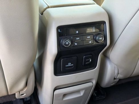 Used 2017 GMC Acadia Denali w/ Technology Package FWD image 17